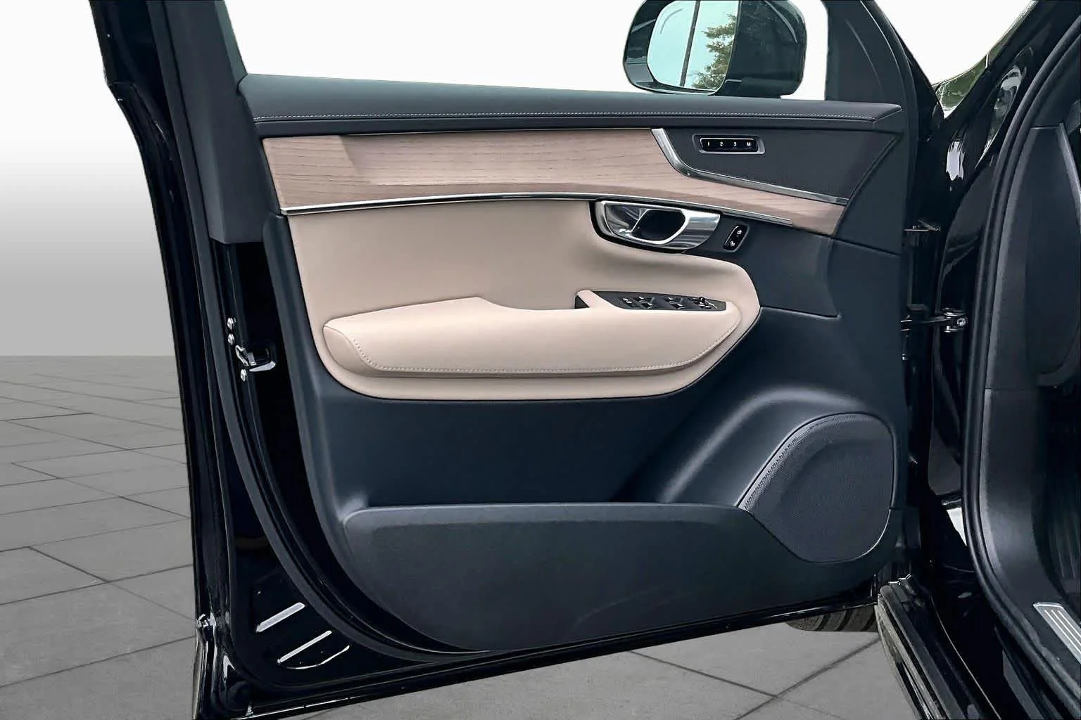 New 2026 Onyx Black Volvo Plus image 11