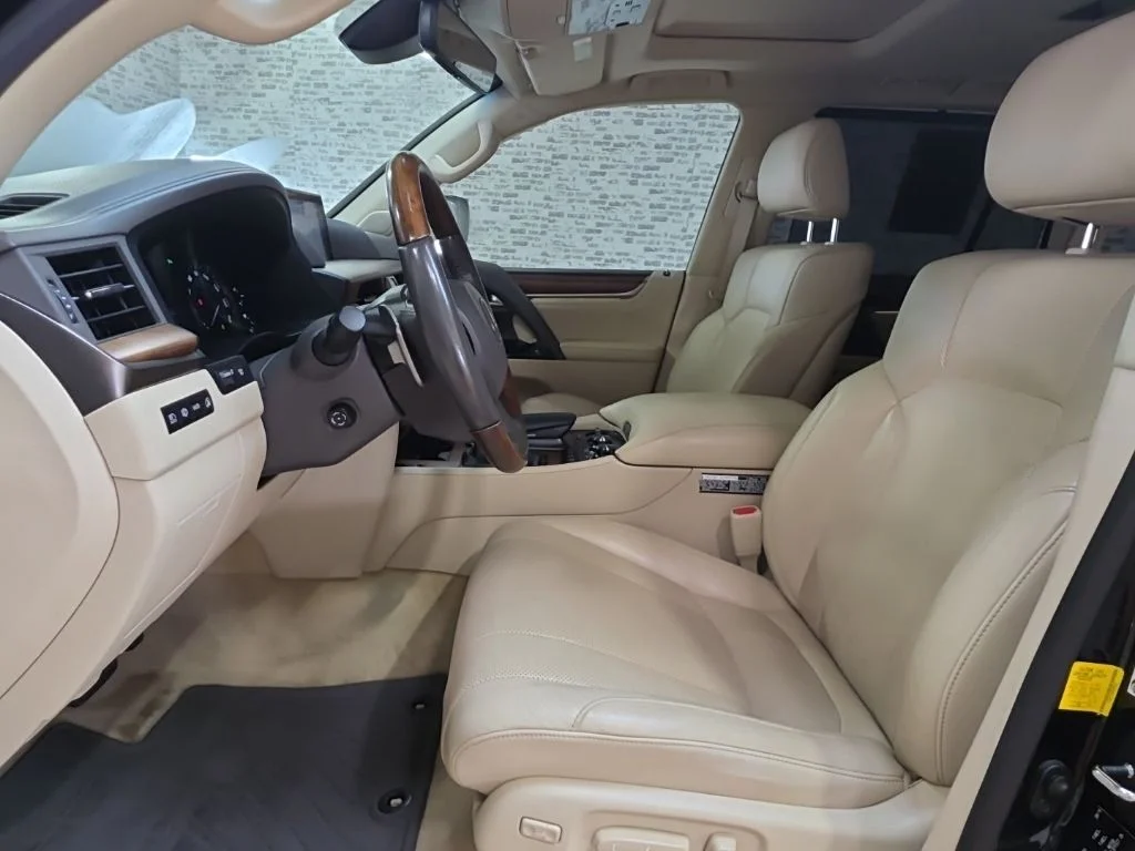 Used 2019 Black Onyx Lexus 570 image 27