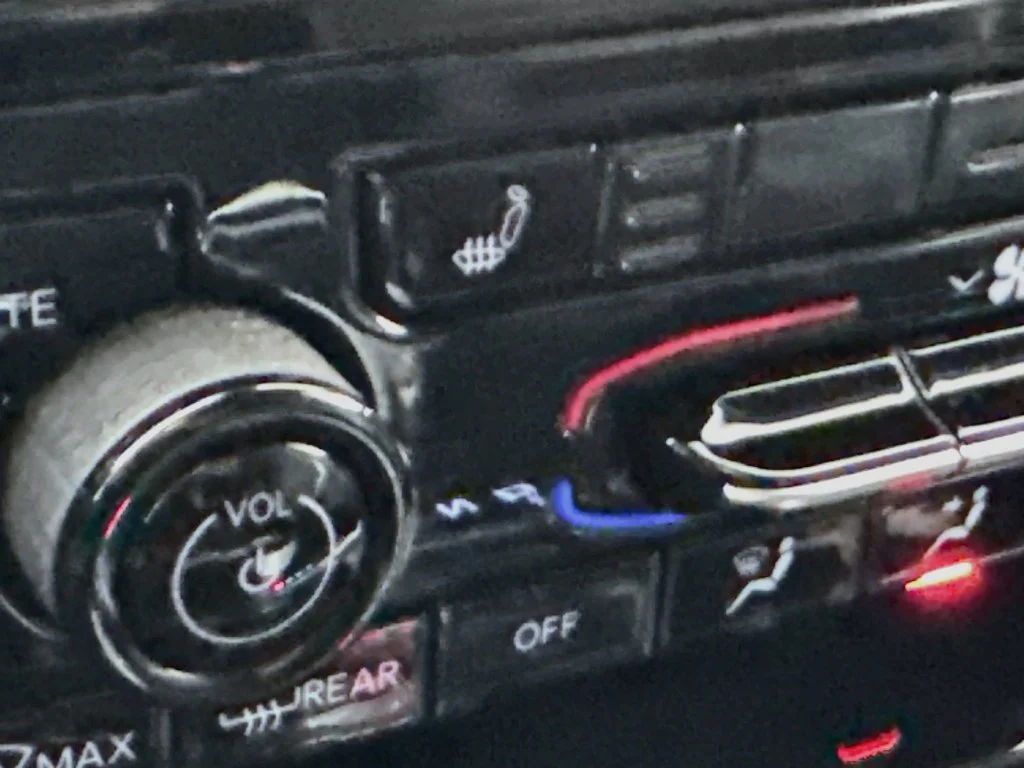 Used 2023 Red Jeep Altitude image 24