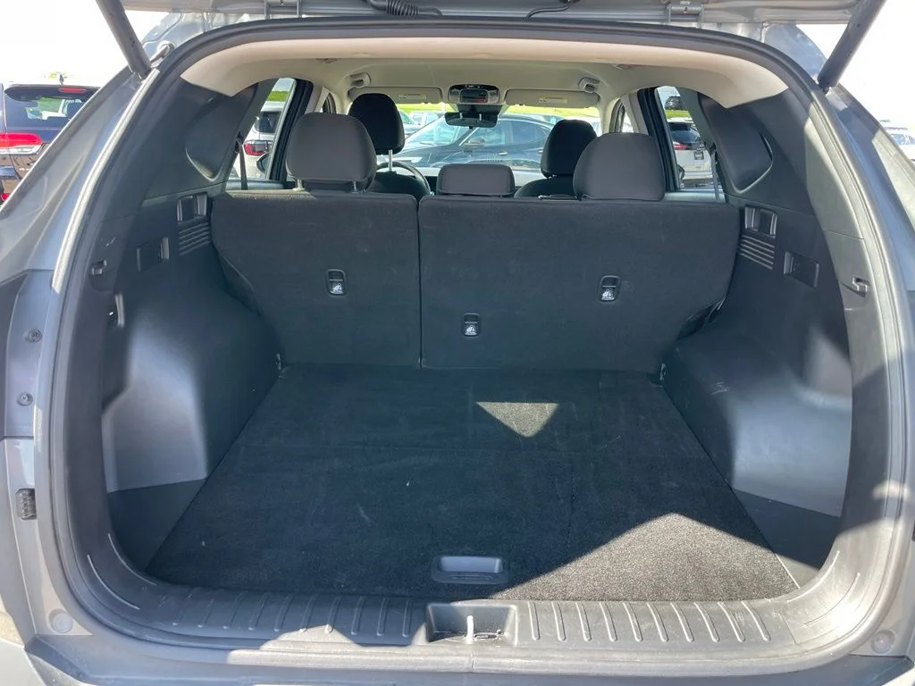 Used 2025 Hampton Gray Hyundai SEL image 27