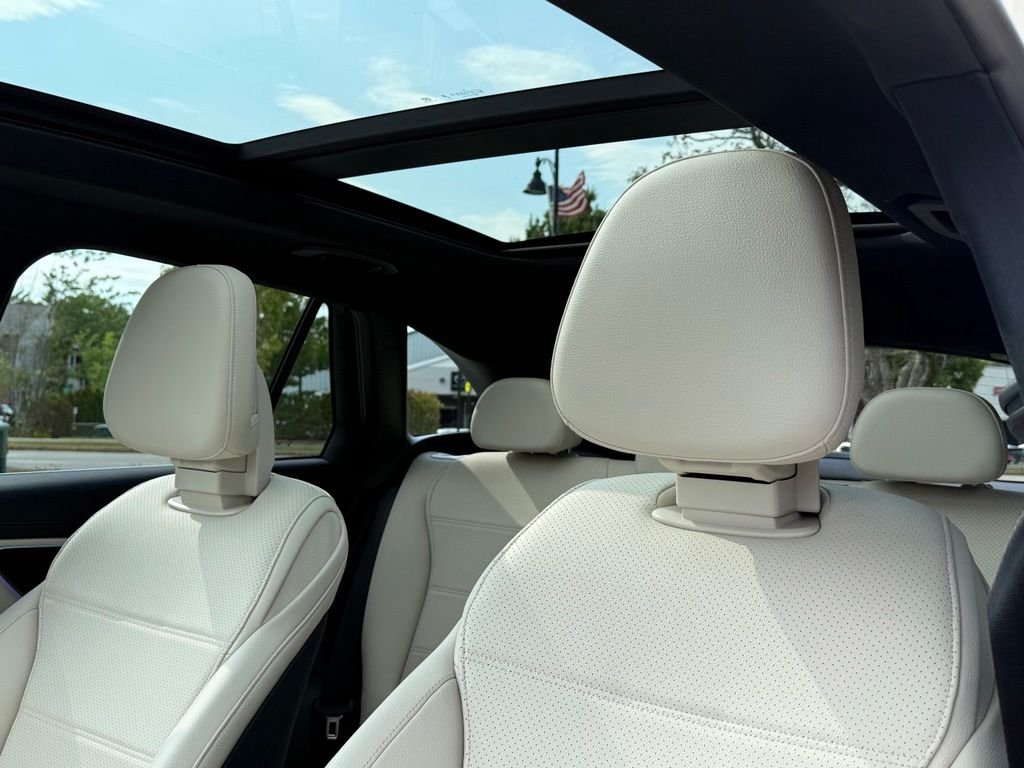Used 2025 White Mercedes-Benz GLC 350e image 32