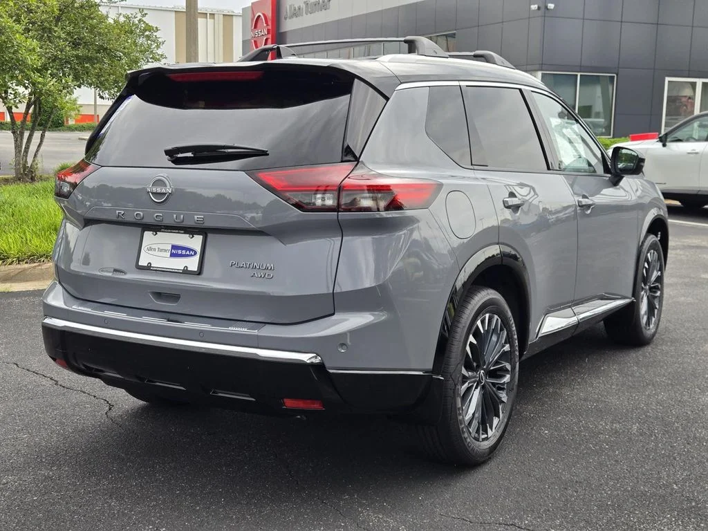 New 2026 Boulder Gray Pearl / Super Black Two-tone Nissan Platinum image 7