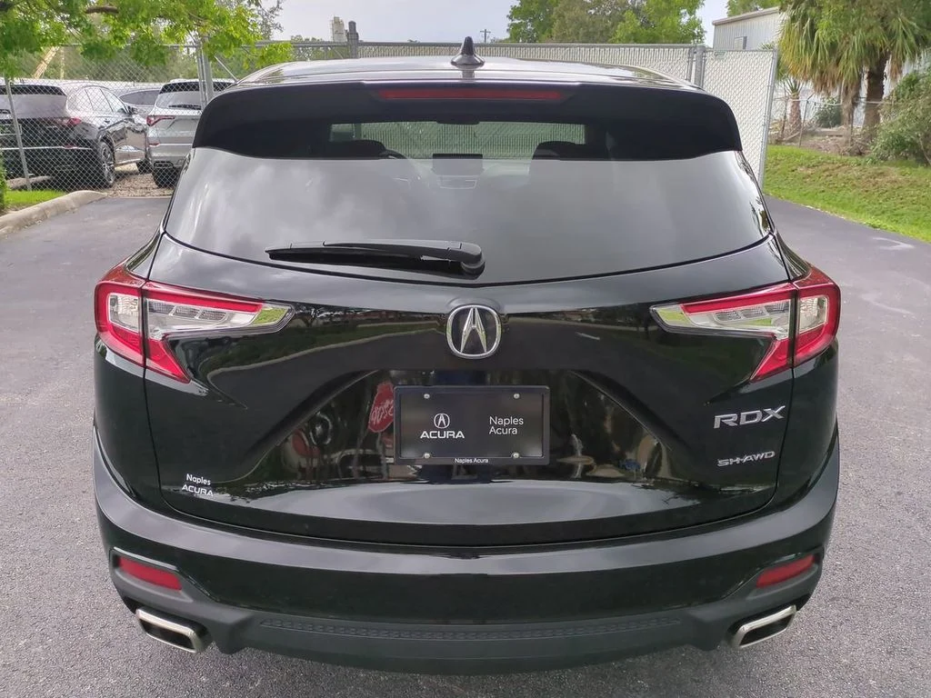 Used 2024  Acura Base image 5
