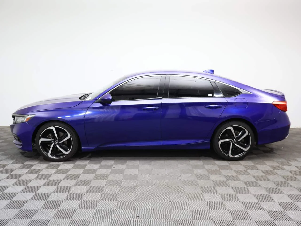 Used 2019 Still Night Pearl Honda Sport image 2