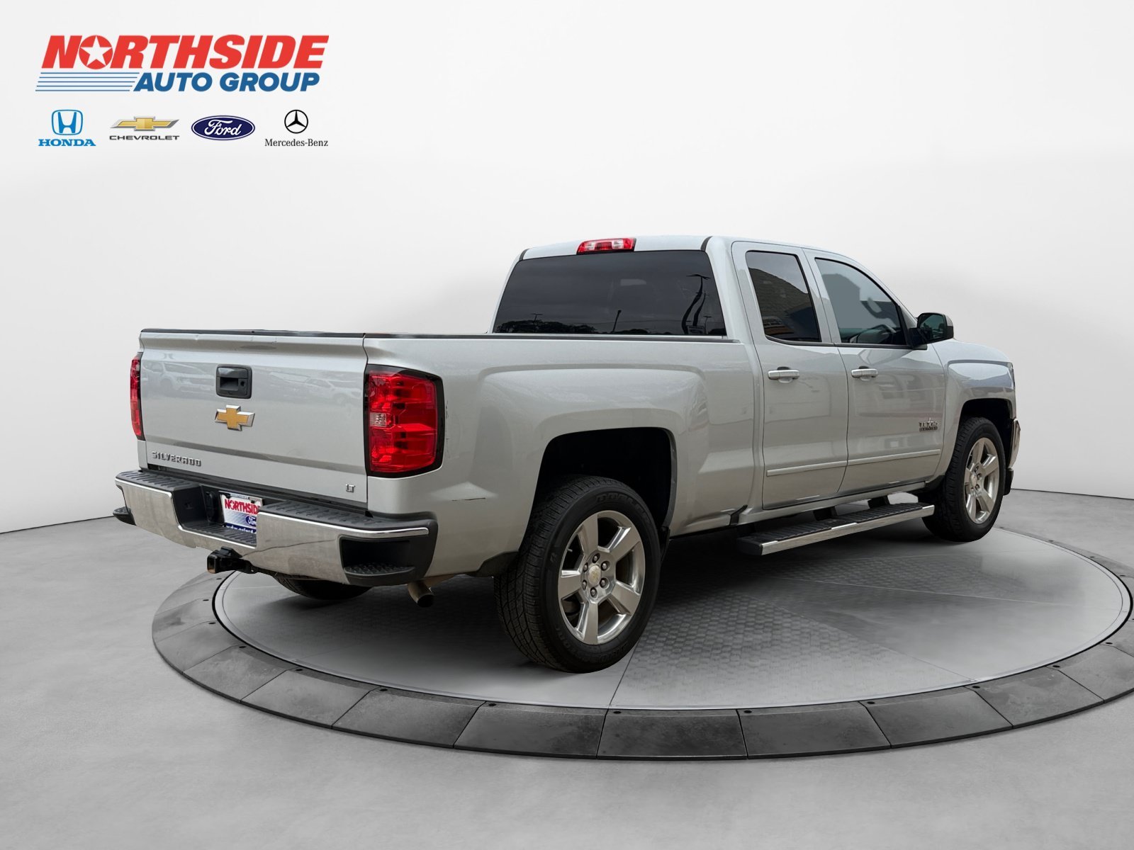 Used 2018 Silver Ice Metallic Chevrolet LT image 7