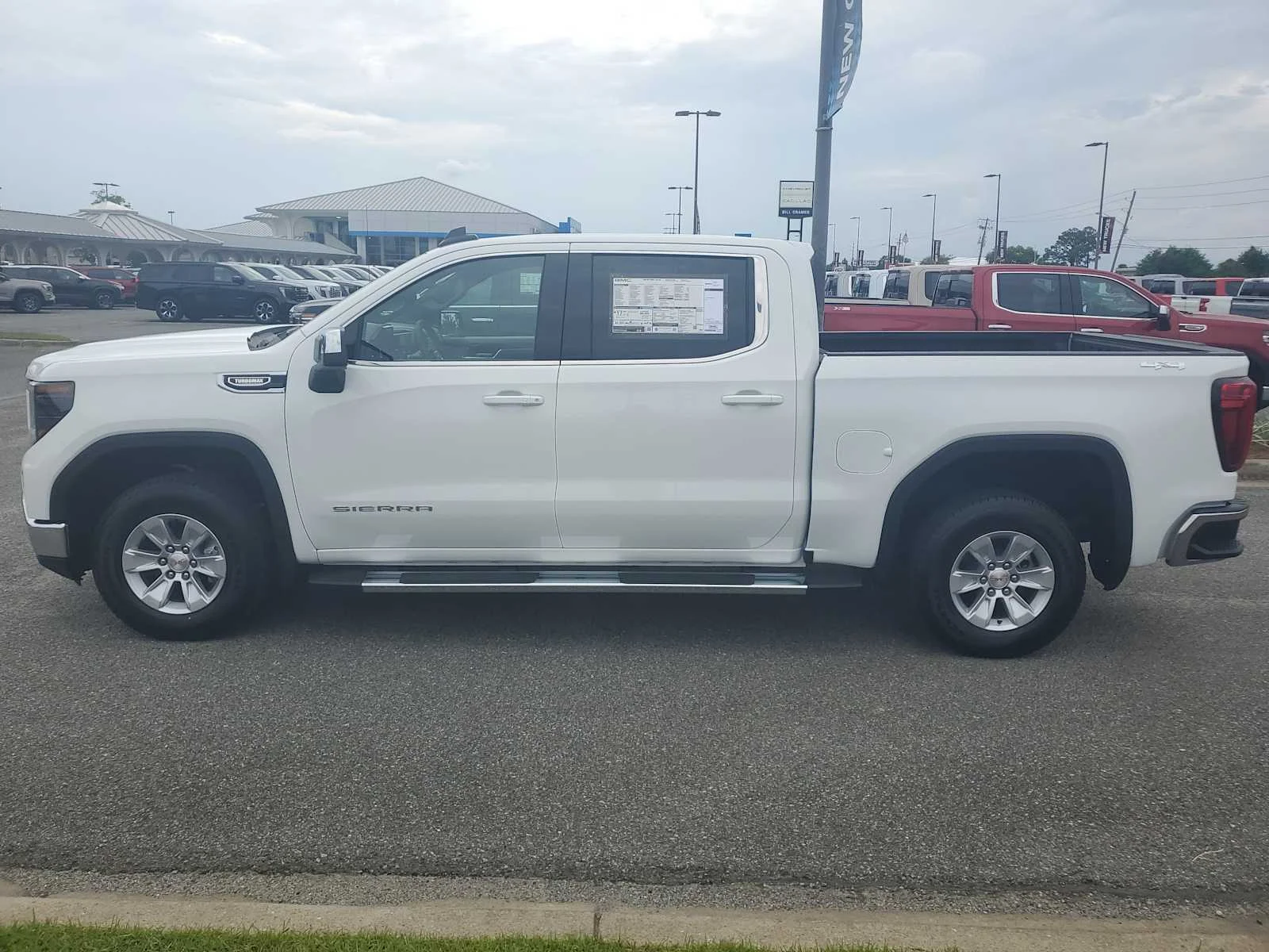 New 2026 Summit White GMC SLE image 2