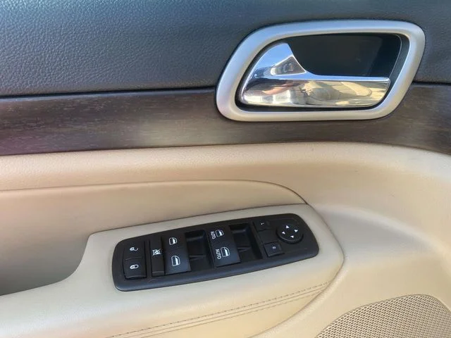 Used 2018 White Jeep Laredo E image 13