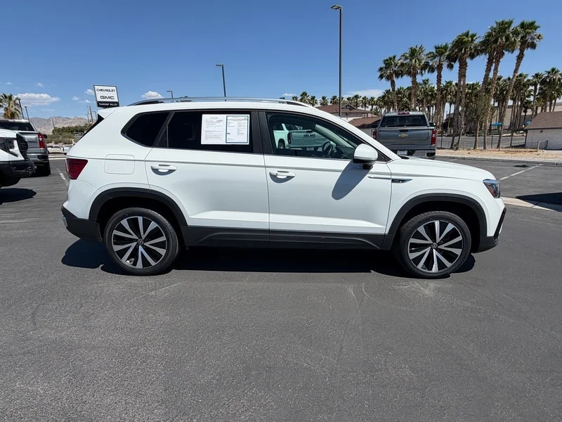 Used 2024 White Volkswagen SE image 2