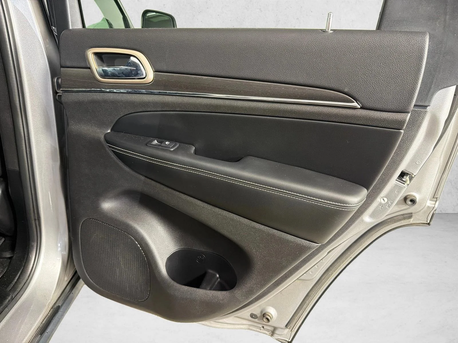 Used 2017 White Jeep Limited image 18
