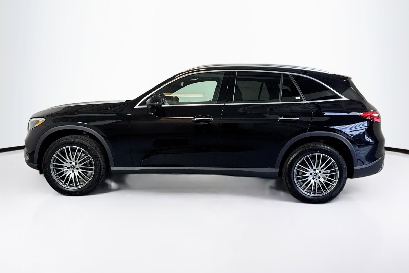 New 2026 Black Mercedes-Benz GLC 300 image 8