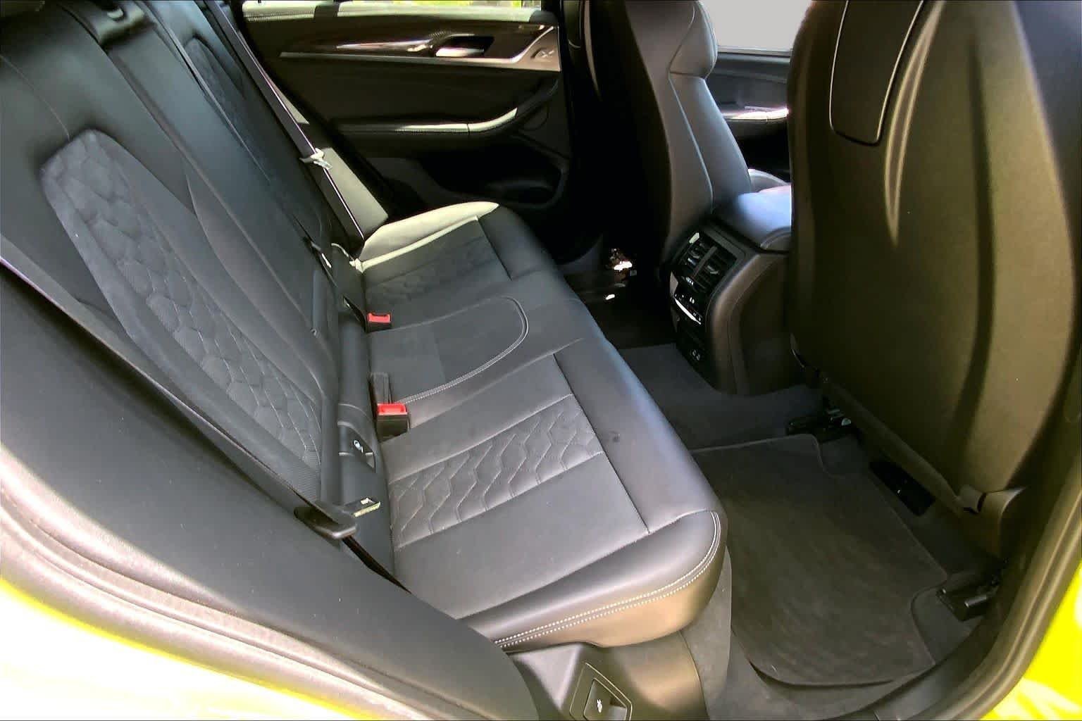 Used 2024 Sao Paulo Yellow BMW  image 19