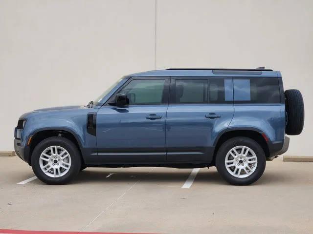 Used 2026 Tasman Blue Metallic Land Rover S image 4