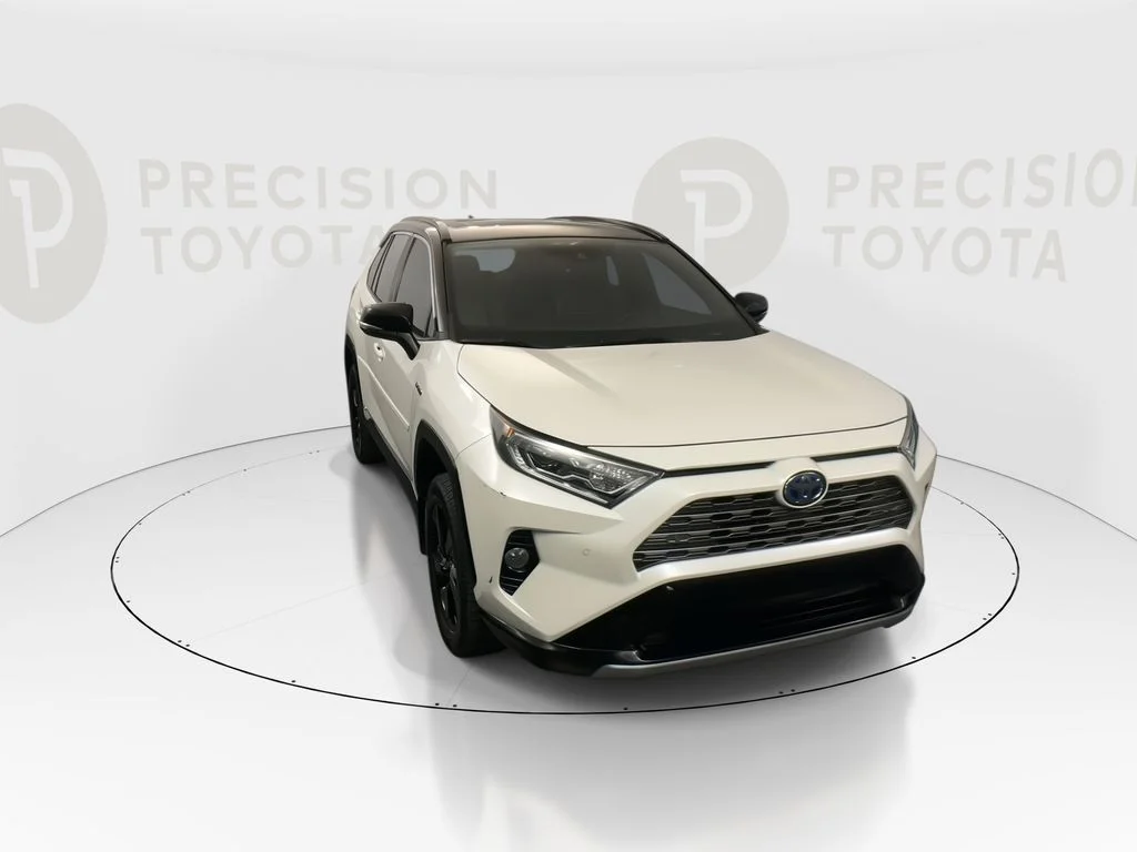 Used 2021 Blizzard Pearl/Midnight Black Metallic Toyota XSE image 4