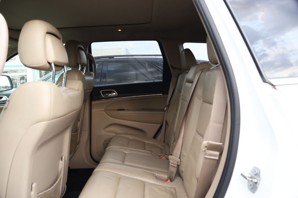 Used 2017 White Jeep Limited image 35