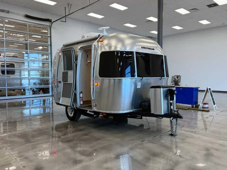 Used 2025  AIRSTREAM  image 5