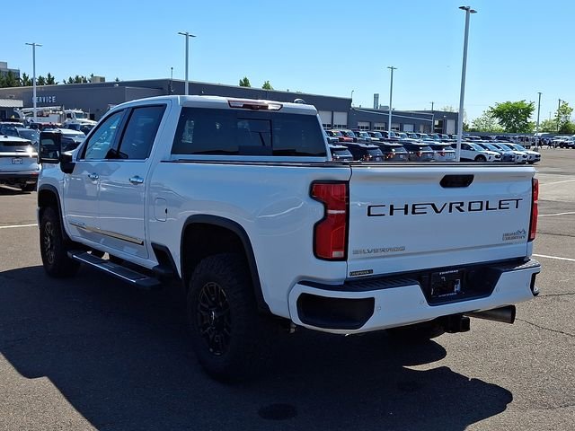 Used 2024 Summit White Chevrolet High Country image 4