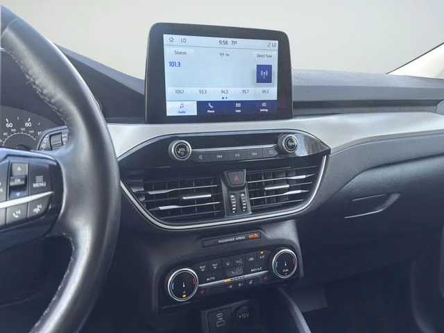 Used 2022 Red Ford SE image 14