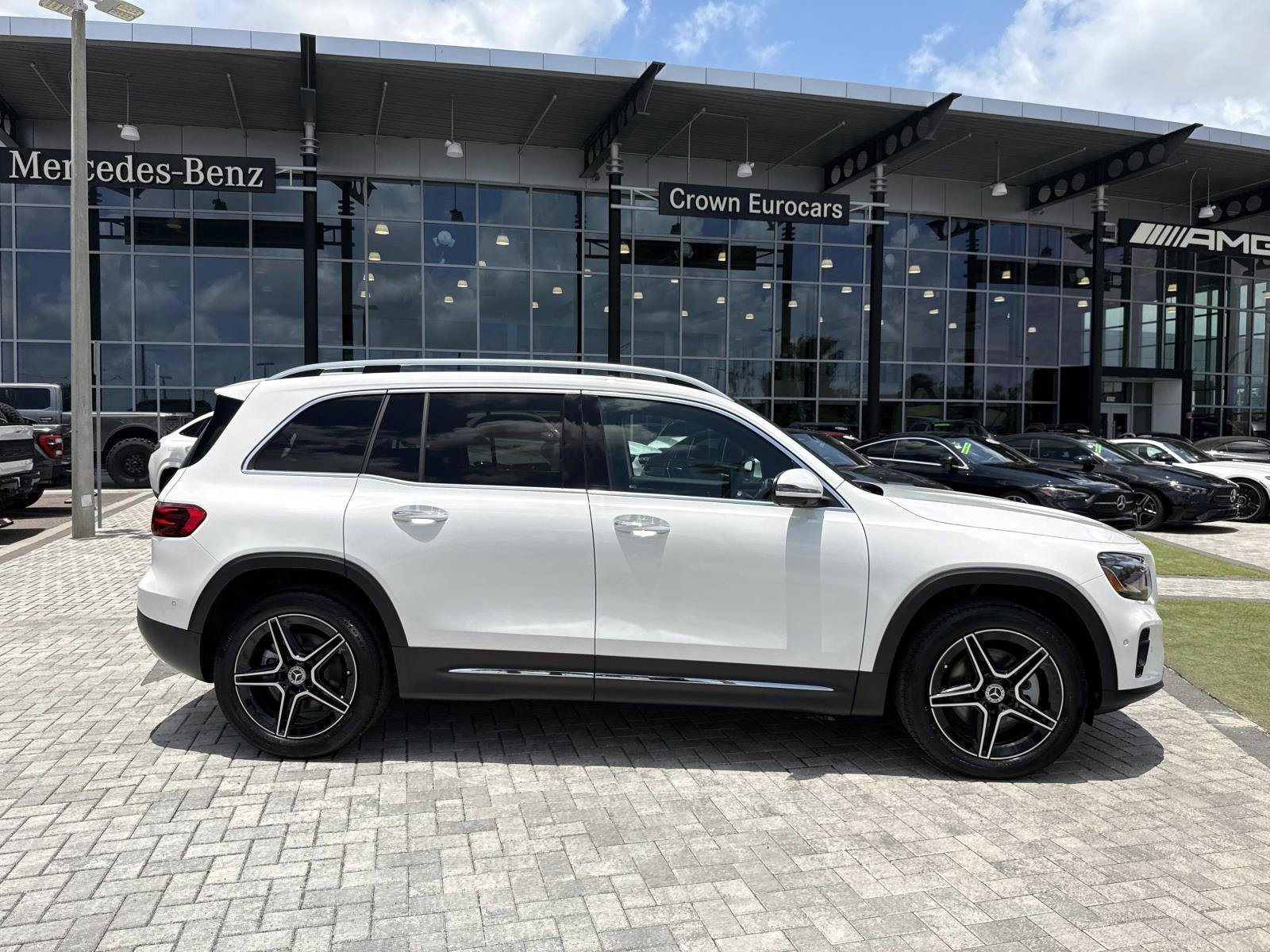 New 2026 Polar White Mercedes-Benz 250 SUV image 6