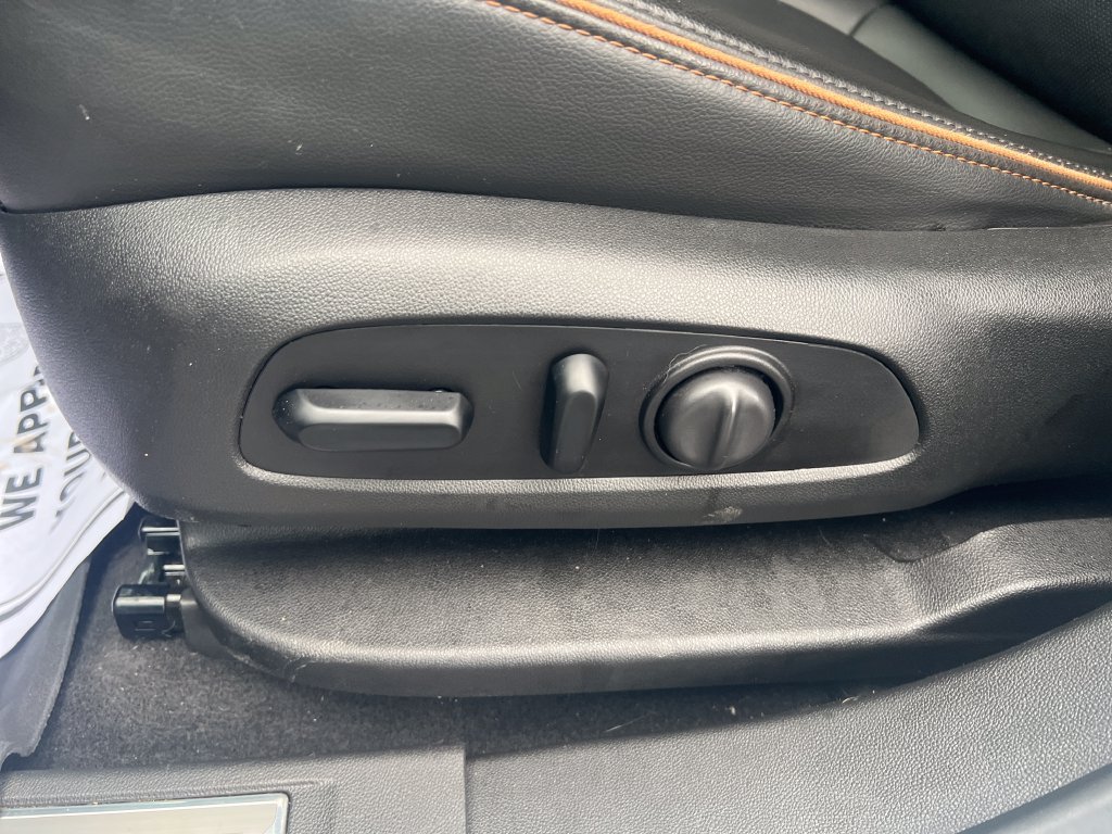 Used 2021 White GMC AT4 image 11