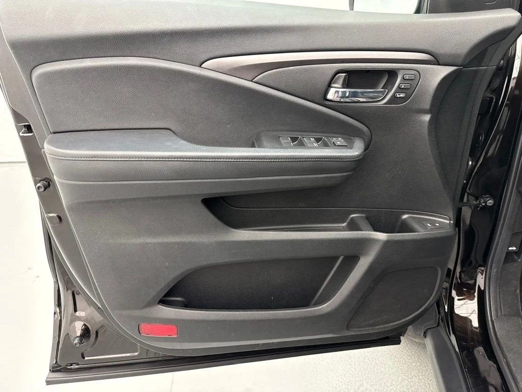 Used 2021  Honda EX-L image 19
