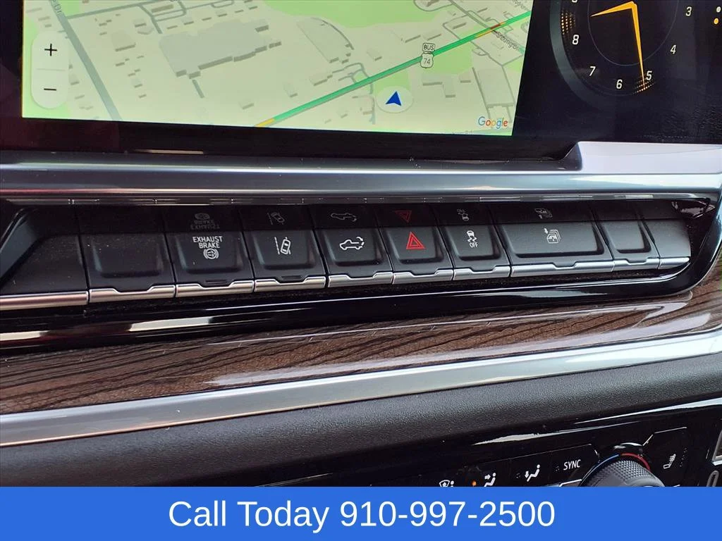 Used 2025 Summit White Chevrolet LT image 15