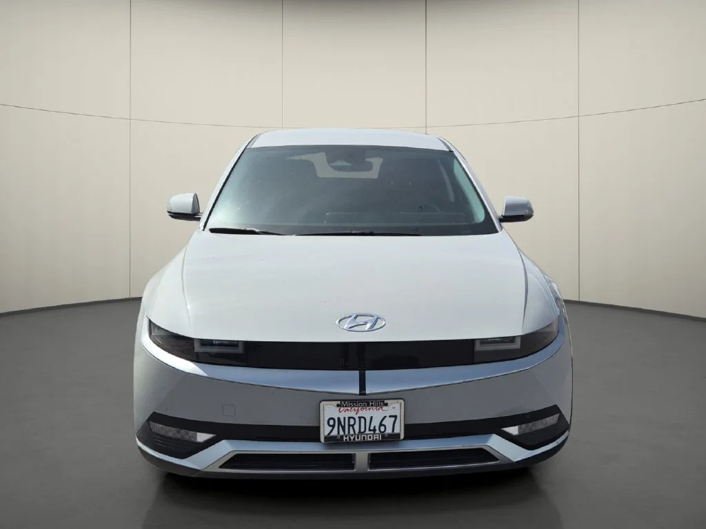 Used 2024 Gray Hyundai SEL image 2