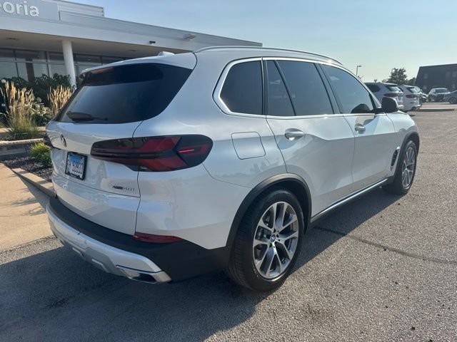 Used 2024 White Metallic BMW xDrive40i image 6