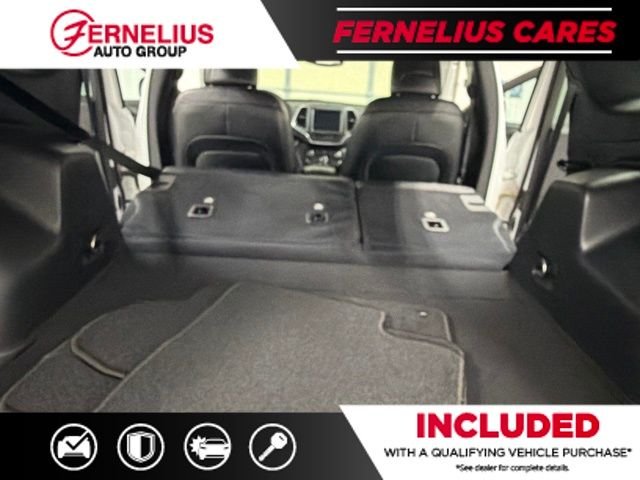 Used 2022 White Jeep Latitude Lux image 23