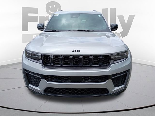 New 2026 Silver Zynith Exterior Paint Jeep Laredo Altitude image 2