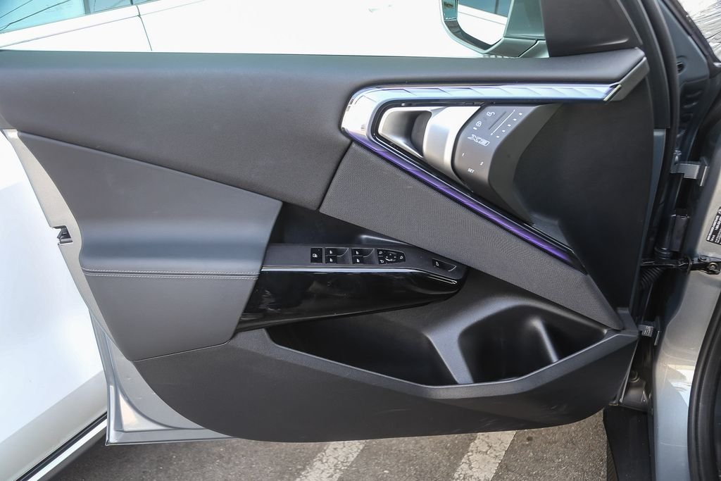 Used 2026 Skyscraper Grey Metallic BMW 30 xDrive image 17