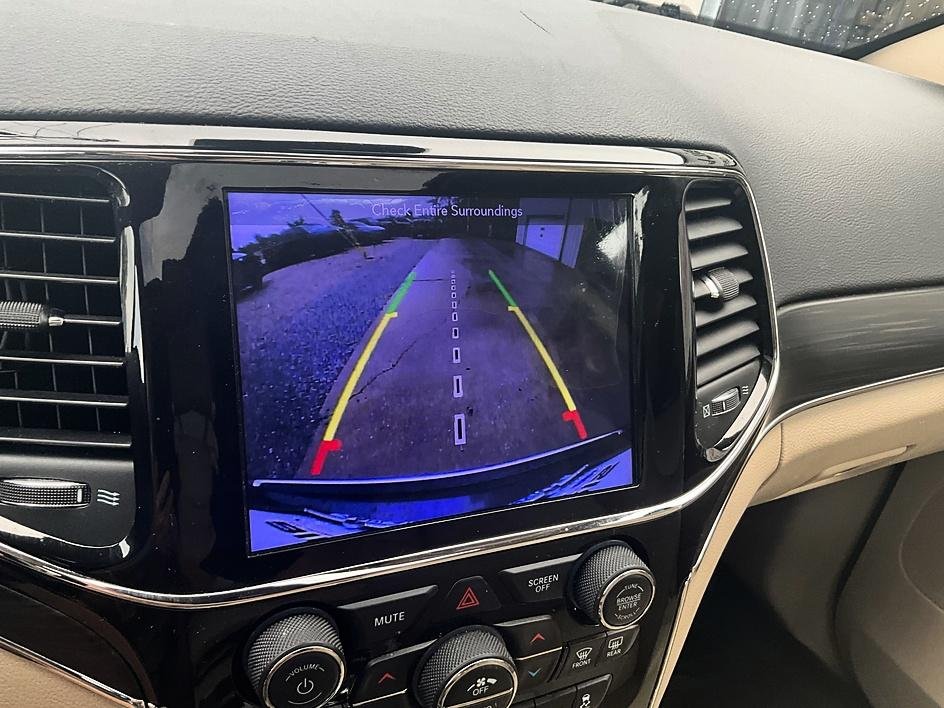 Used 2019 Gray Jeep Limited image 20