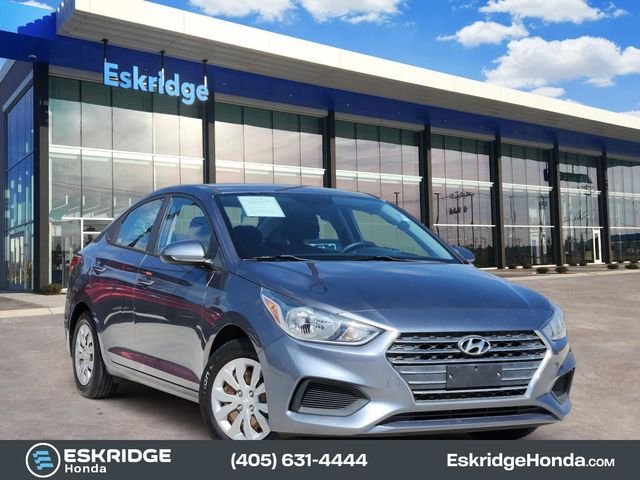 Used 2019 Gray Hyundai SE image 1