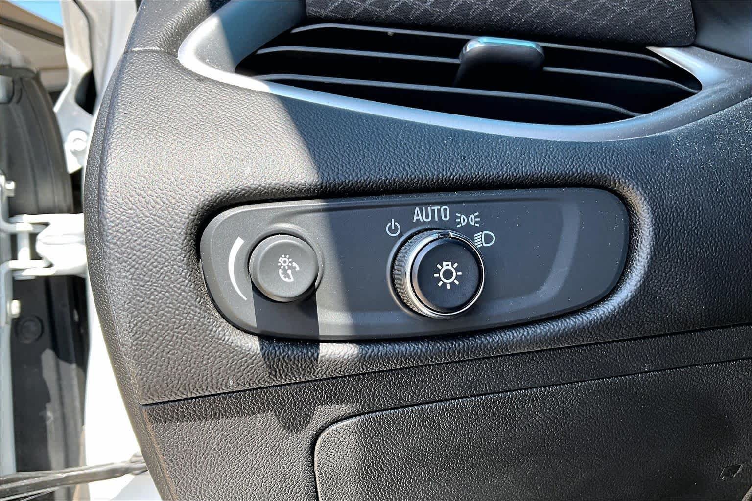 Used 2024 Summit White Chevrolet RS image 28