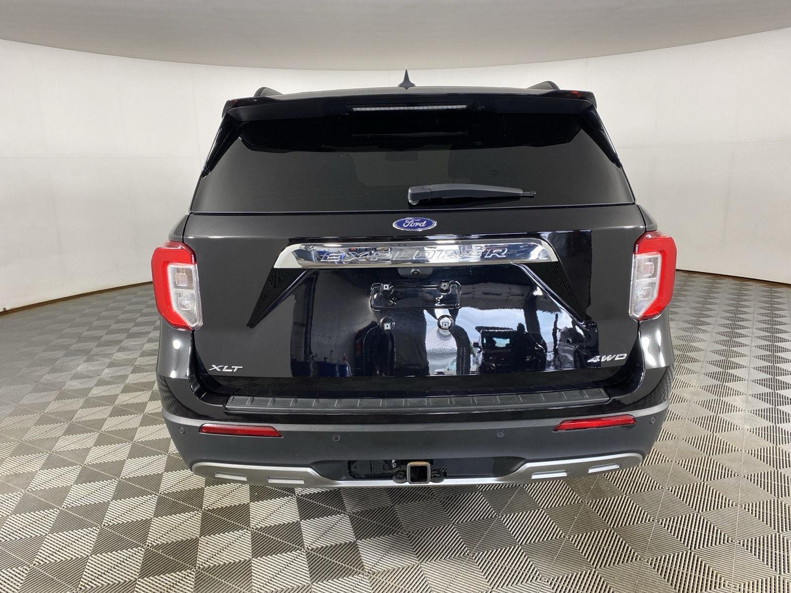 Used 2023 Agate Black Metallic Ford XLT image 24