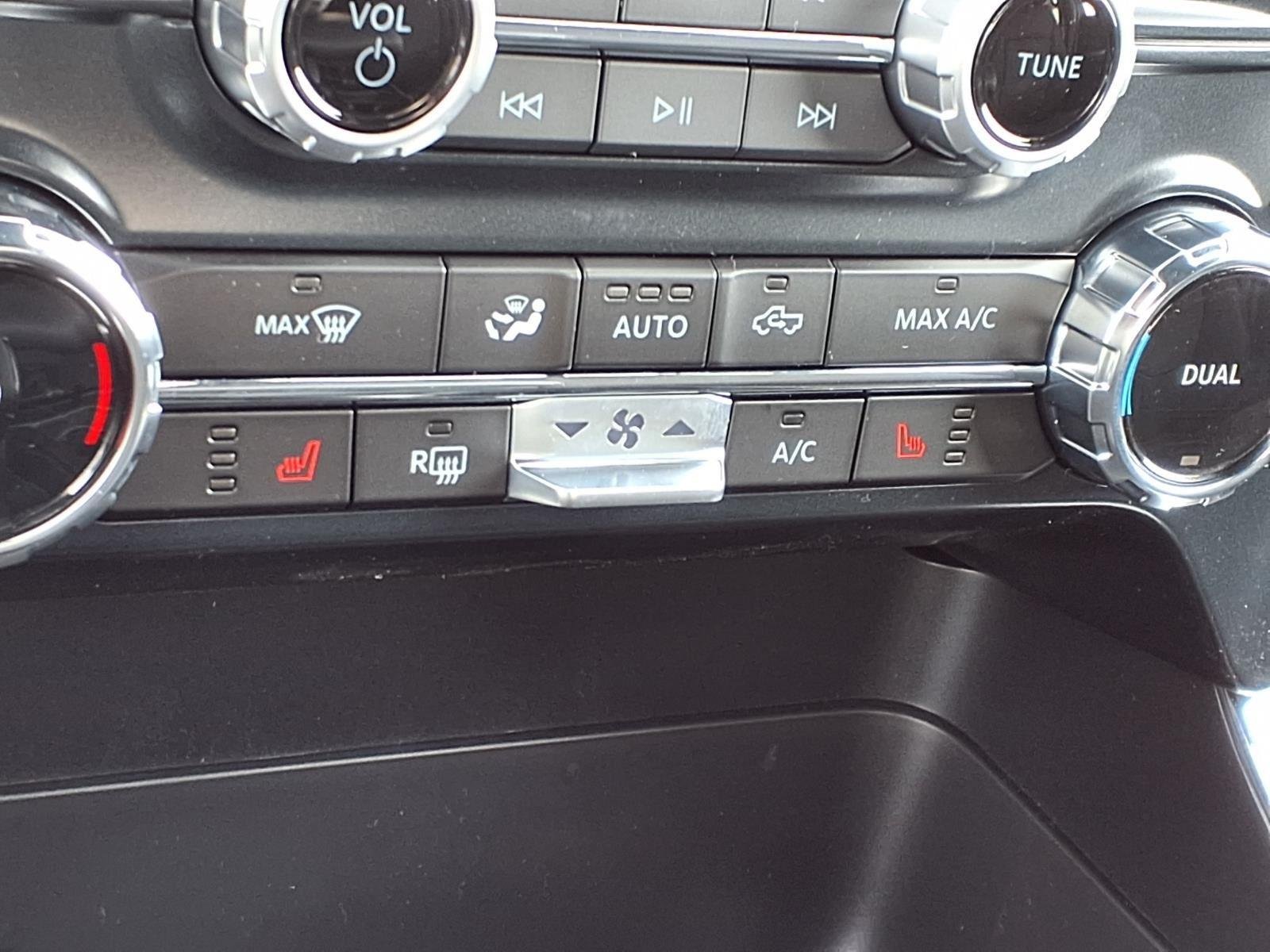 New 2026 Agate Black Metallic Ford XLT image 5