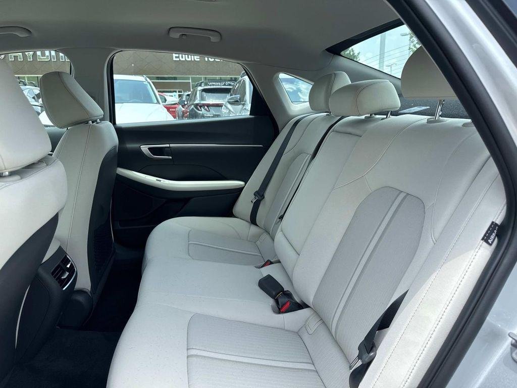2025 Hyundai Sonata Hybrid SEL - Photo 6