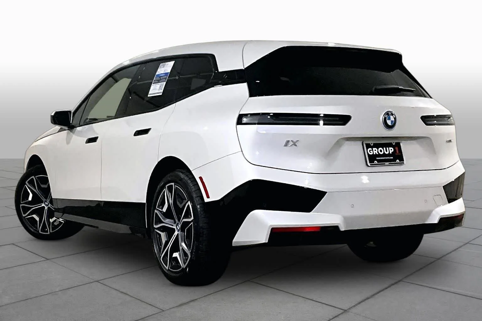 Certified Used 2025 Mineral White Metallic BMW xDrive50 image 11