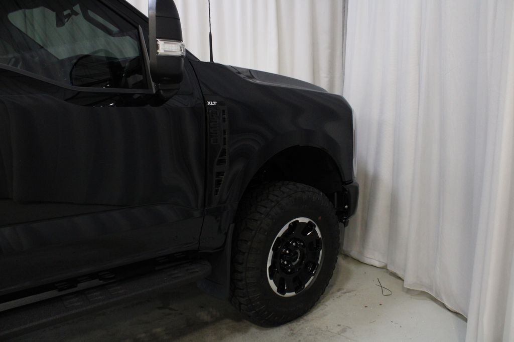 New 2026 Agate Black Metallic Ford XLT image 28