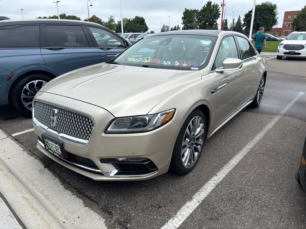 Used 2017 Gold Lincoln Reserve image 4