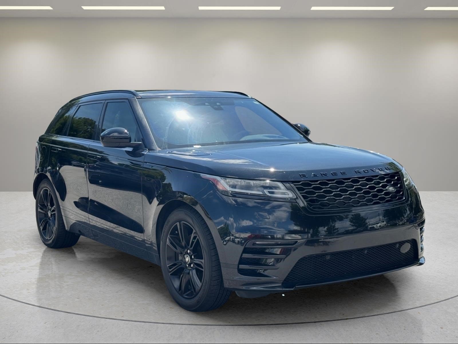 Used 2020  Land Rover R-Dynamic S image 7