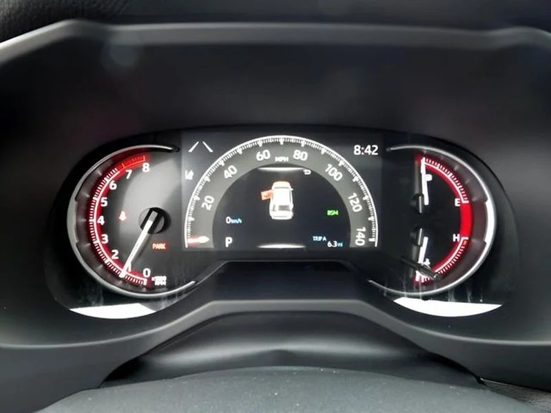 Used 2025 Wind Chill Pearl Toyota XLE Premium image 12