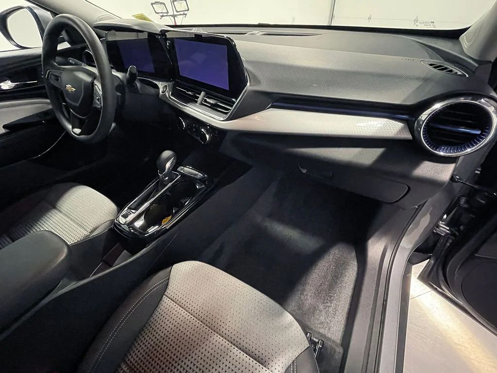 Used 2025 Gray Chevrolet LT image 25
