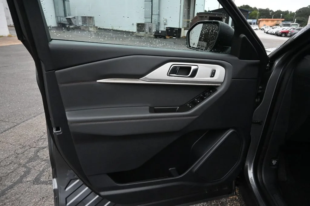 New 2027 Carbonized Gray Metallic Ford Active image 36