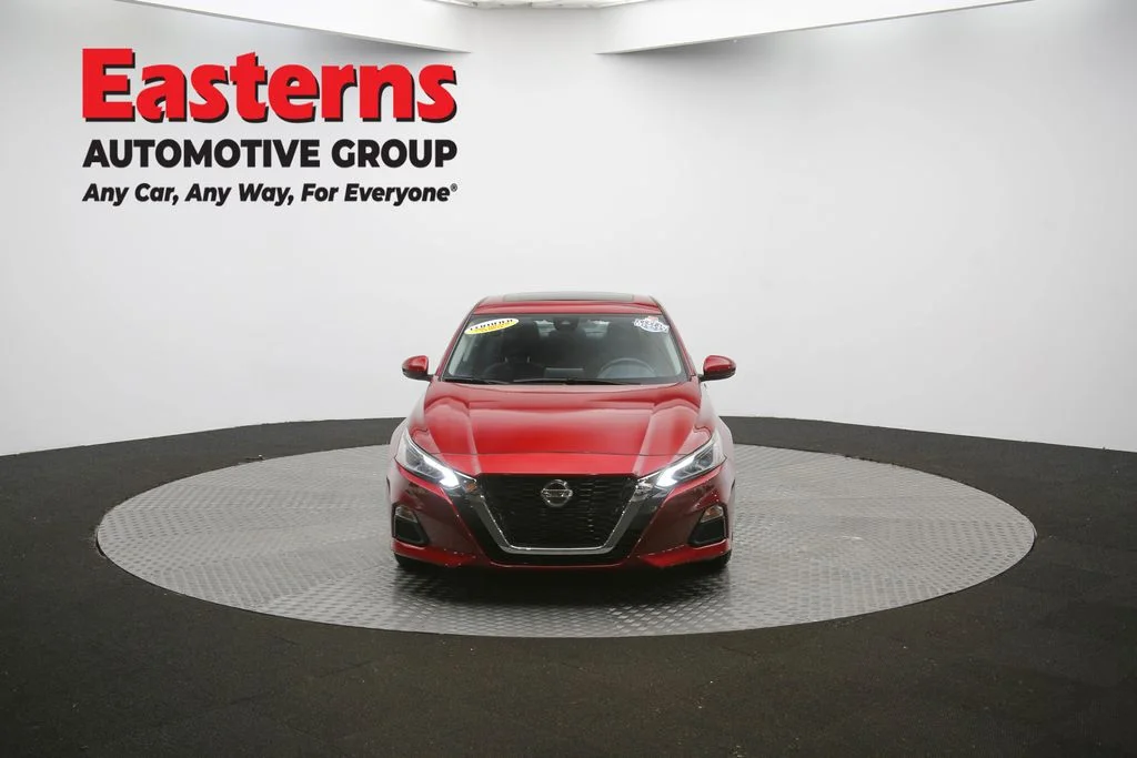 Used 2021 Red Nissan 2.5 SV image 52
