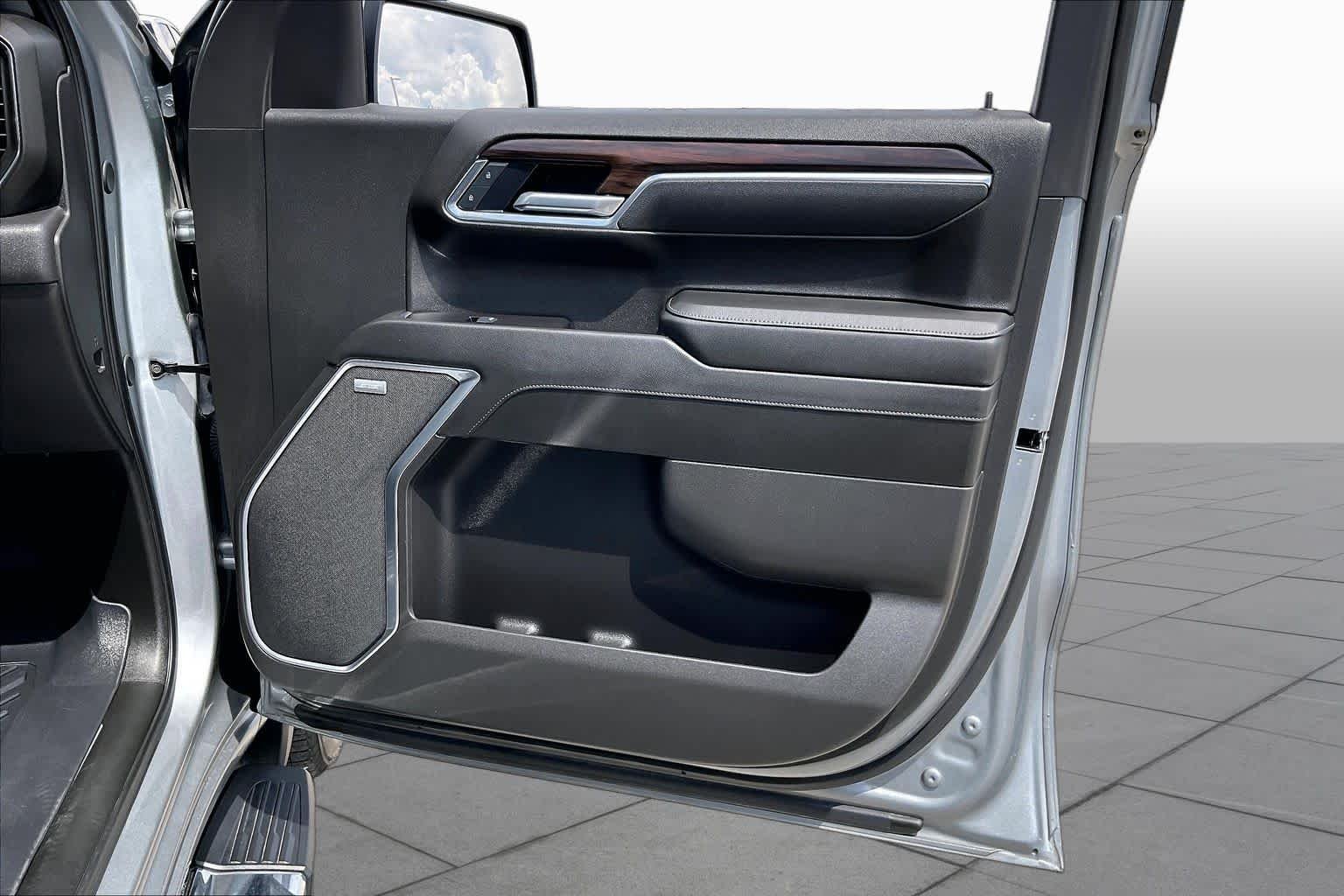 Used 2025 Sterling Metallic GMC SLT image 22