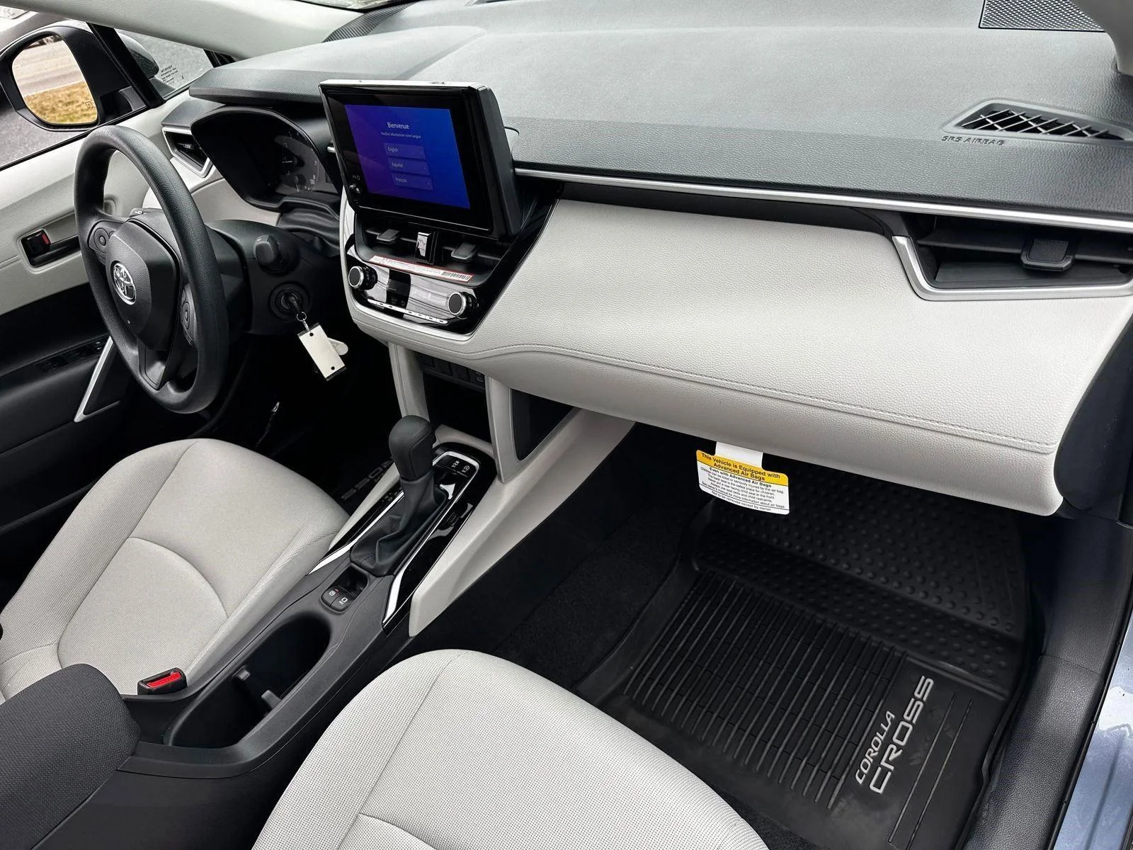 2025 Toyota Corolla Cross L - Photo 30