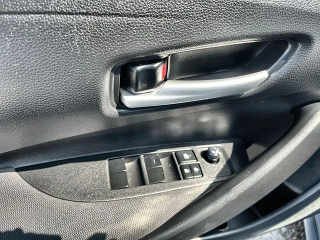 Used 2021  Toyota LE image 17