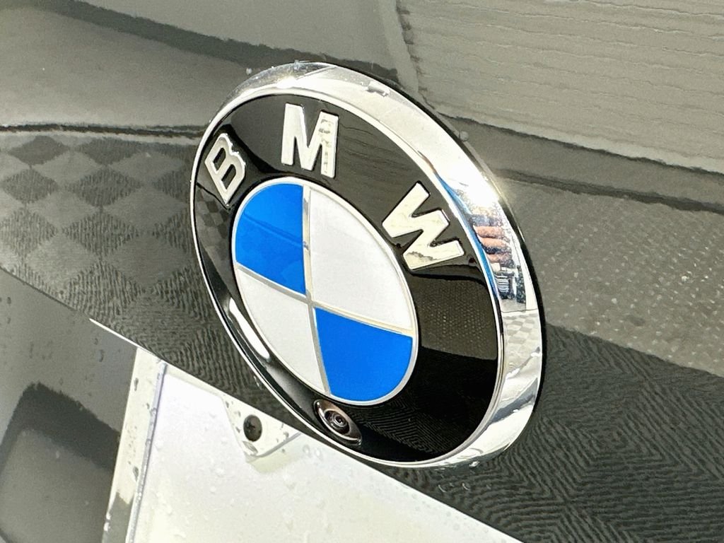 New 2026 Dravit Grey Metallic BMW xDrive40 image 22