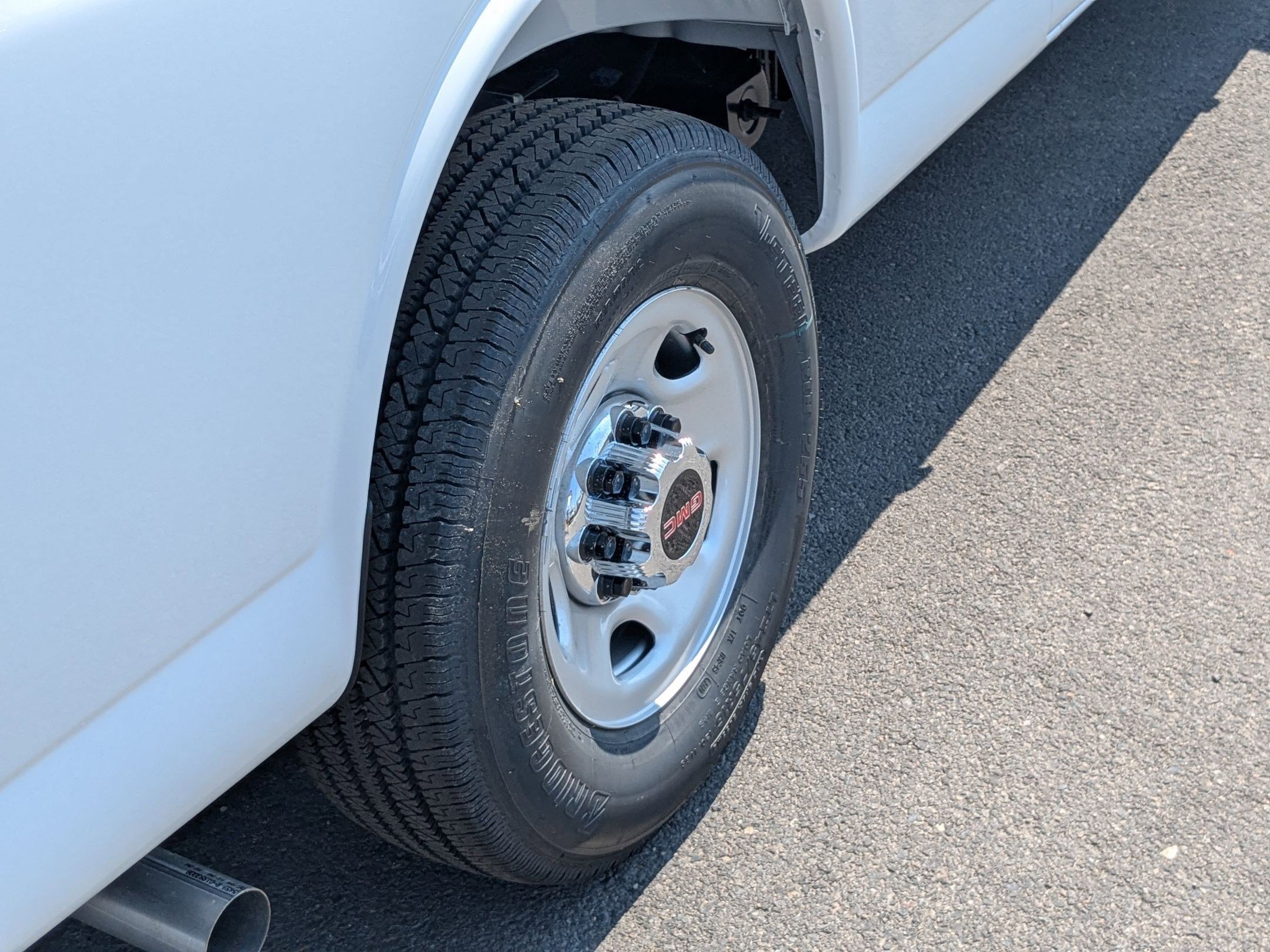 2025 GMC Savana Cargo Work Van - Photo 15
