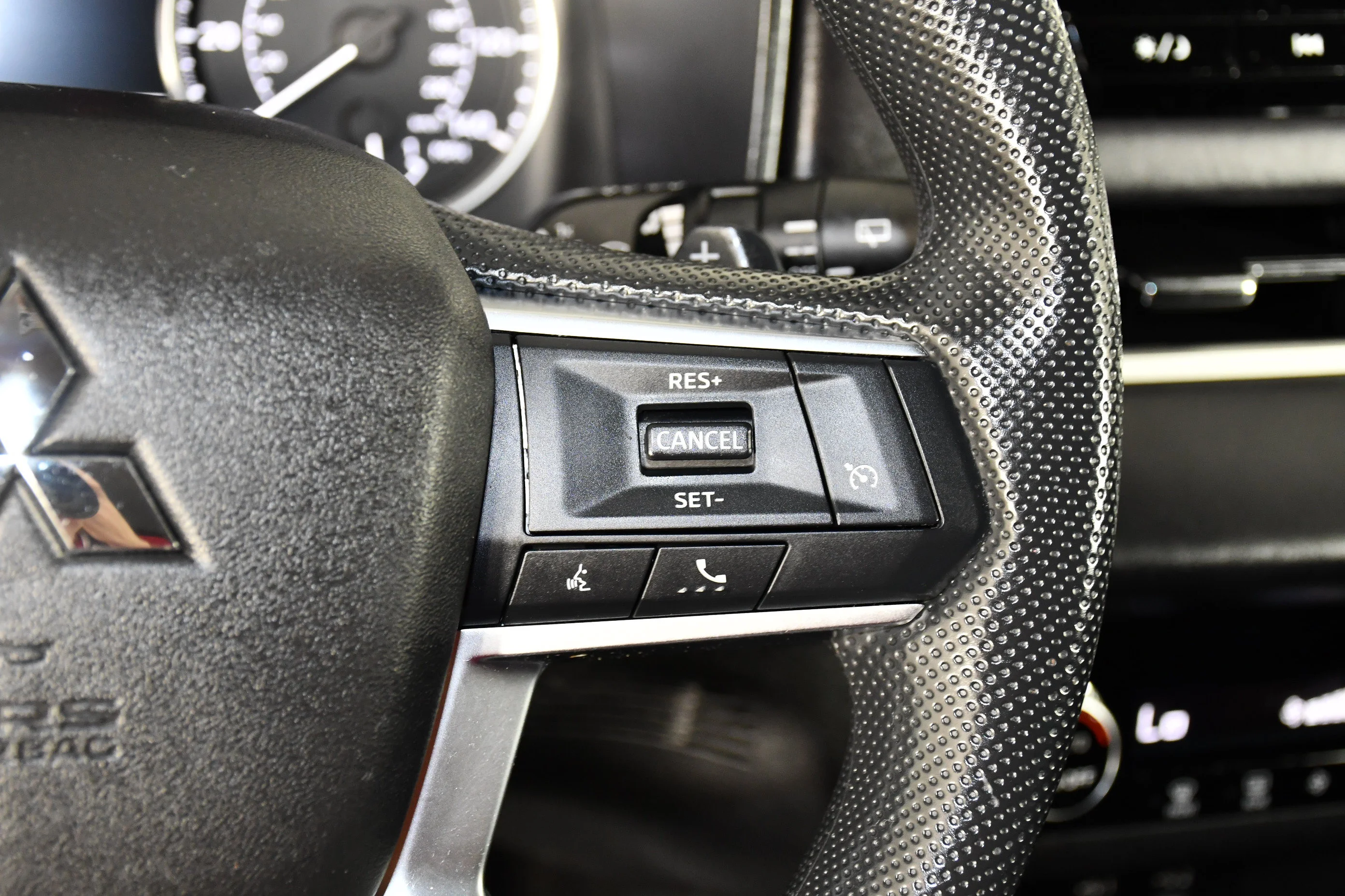 Used 2025 Silver Mitsubishi ES image 14